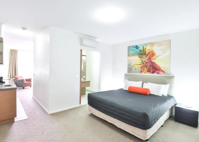 Indulge Apartments - Ontario