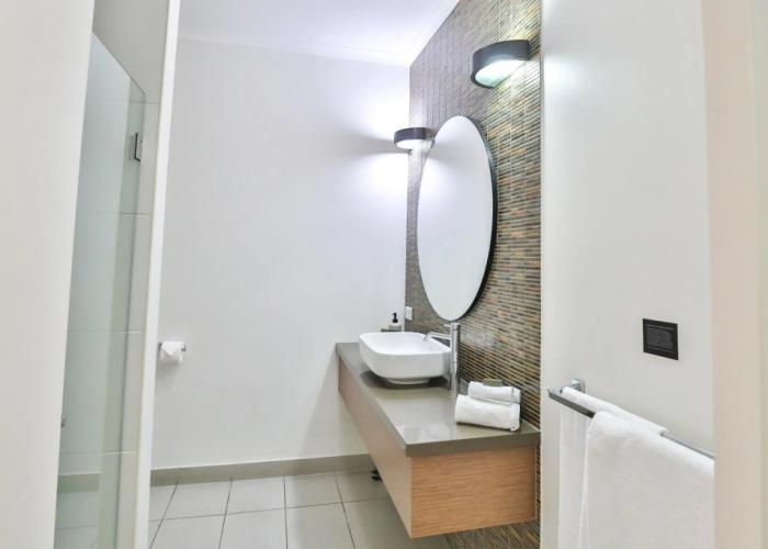 Indulge Apartments - Ontario