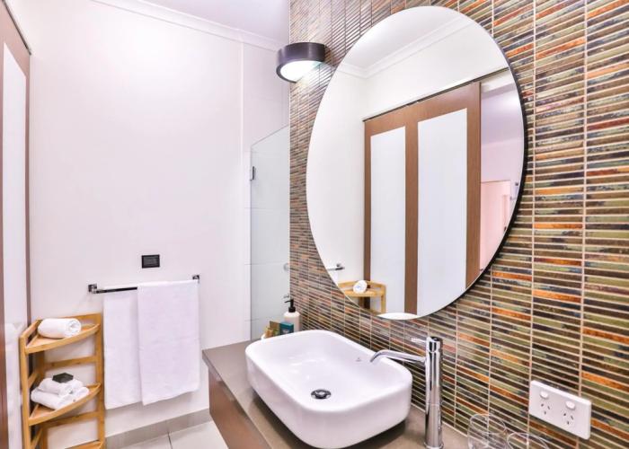 Indulge Apartments - Ontario