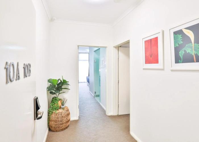 Indulge Apartments - Ontario