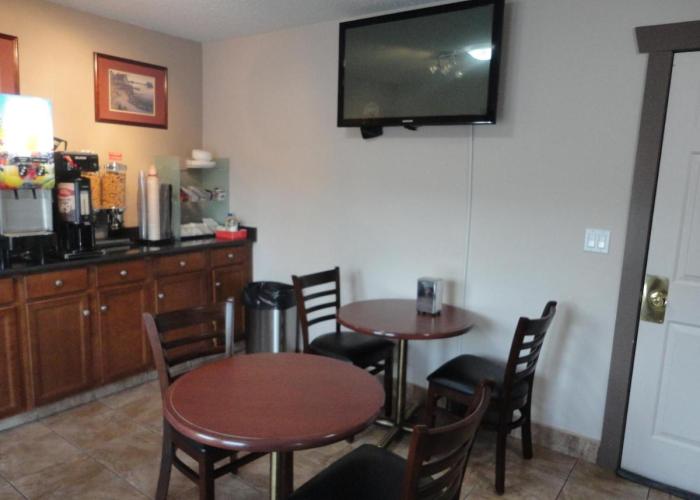Canadas Best Value Inn & Suites-Vernon