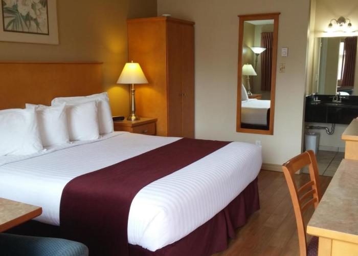 Canadas Best Value Inn & Suites-Vernon