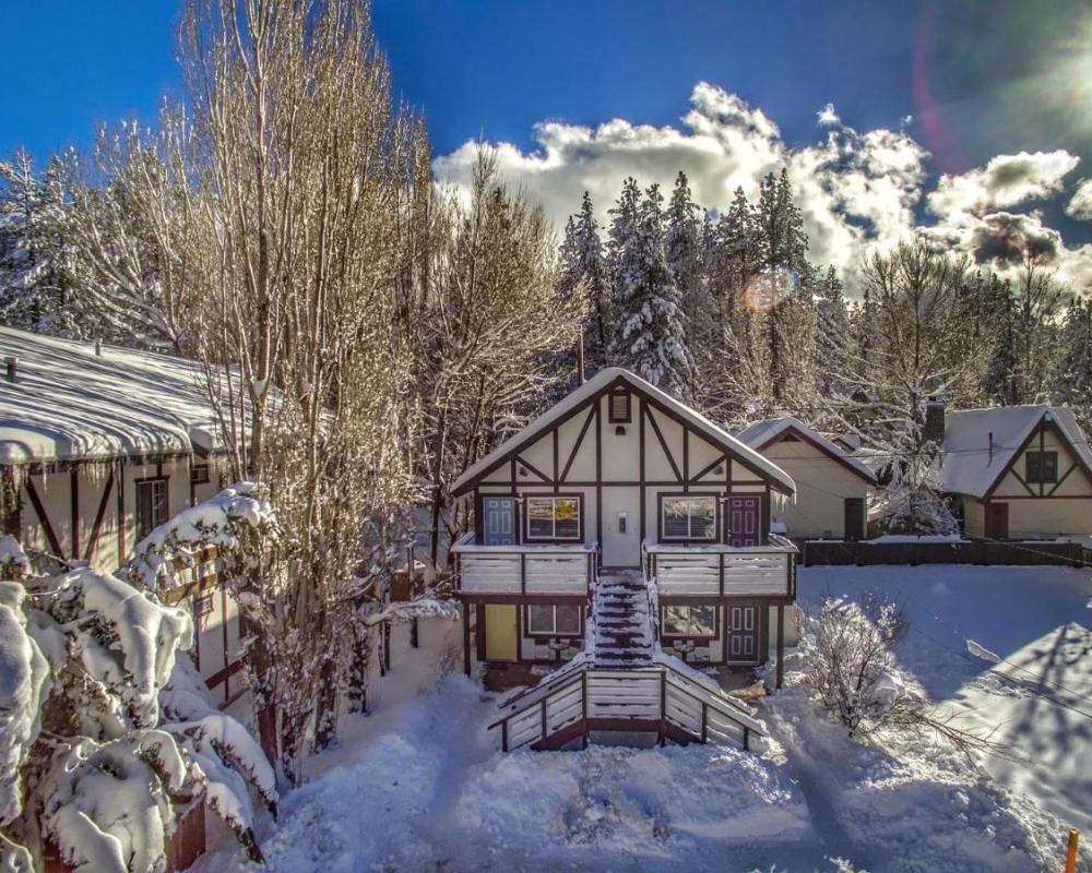 фото Big Bear Spa Suites