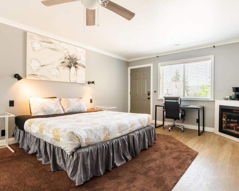 фото Big Bear Spa Suites