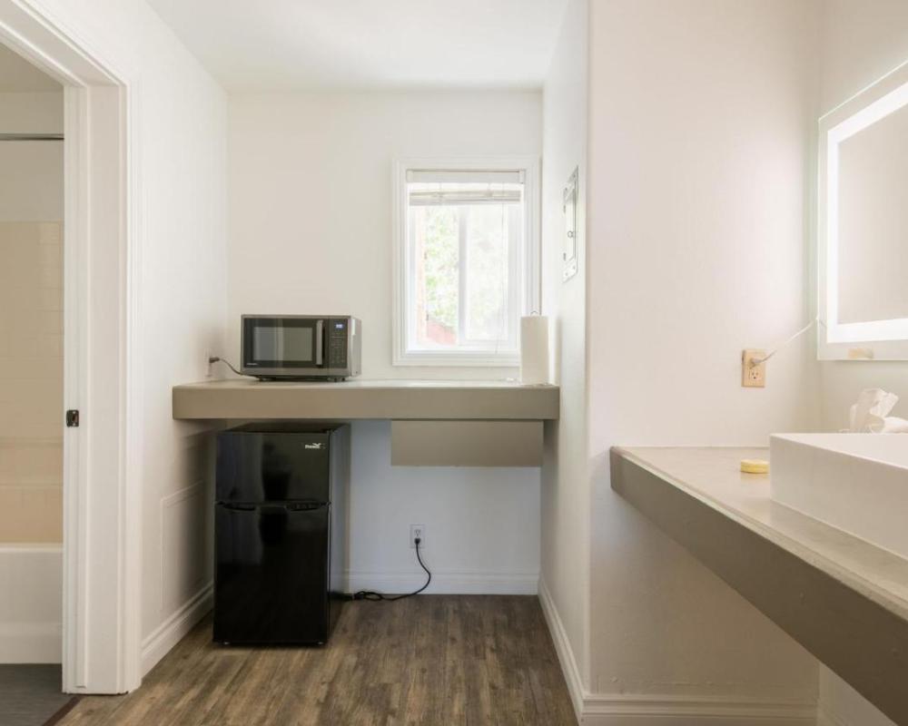 фото Big Bear Spa Suites