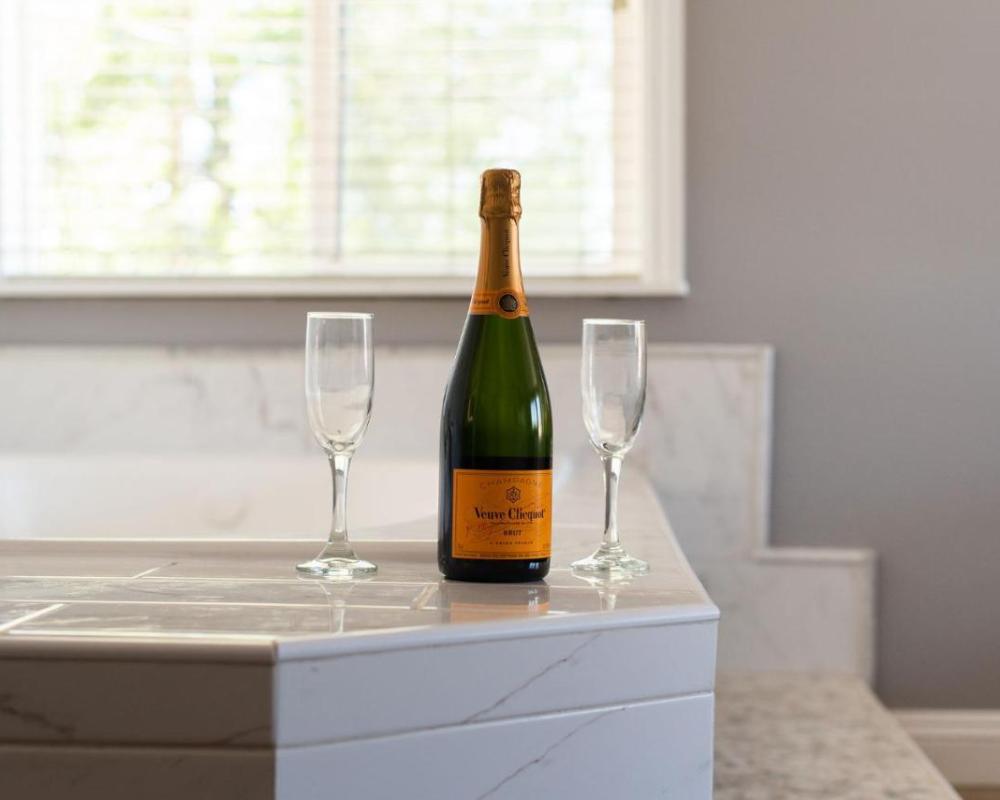 фото Big Bear Spa Suites