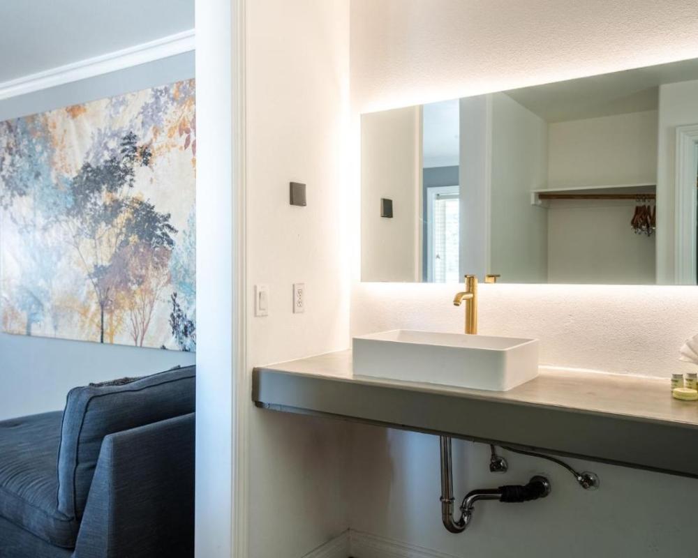 фото Big Bear Spa Suites