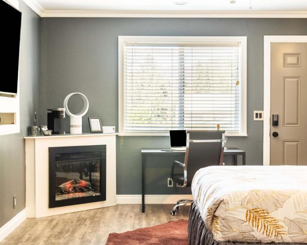 фото Big Bear Spa Suites