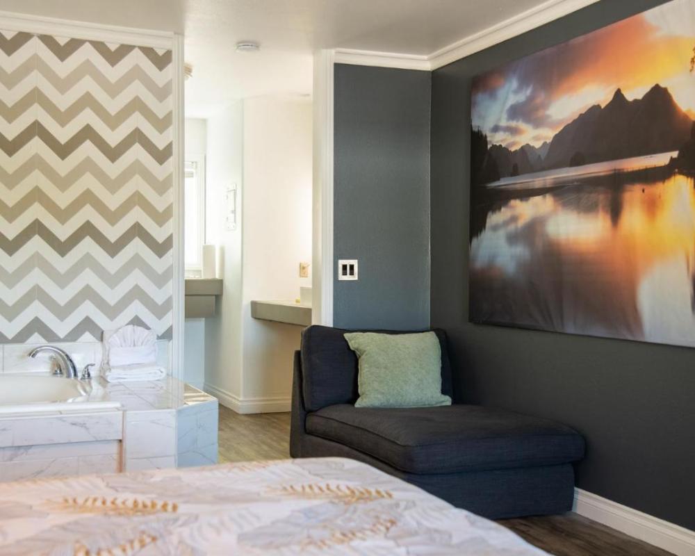 фото Big Bear Spa Suites