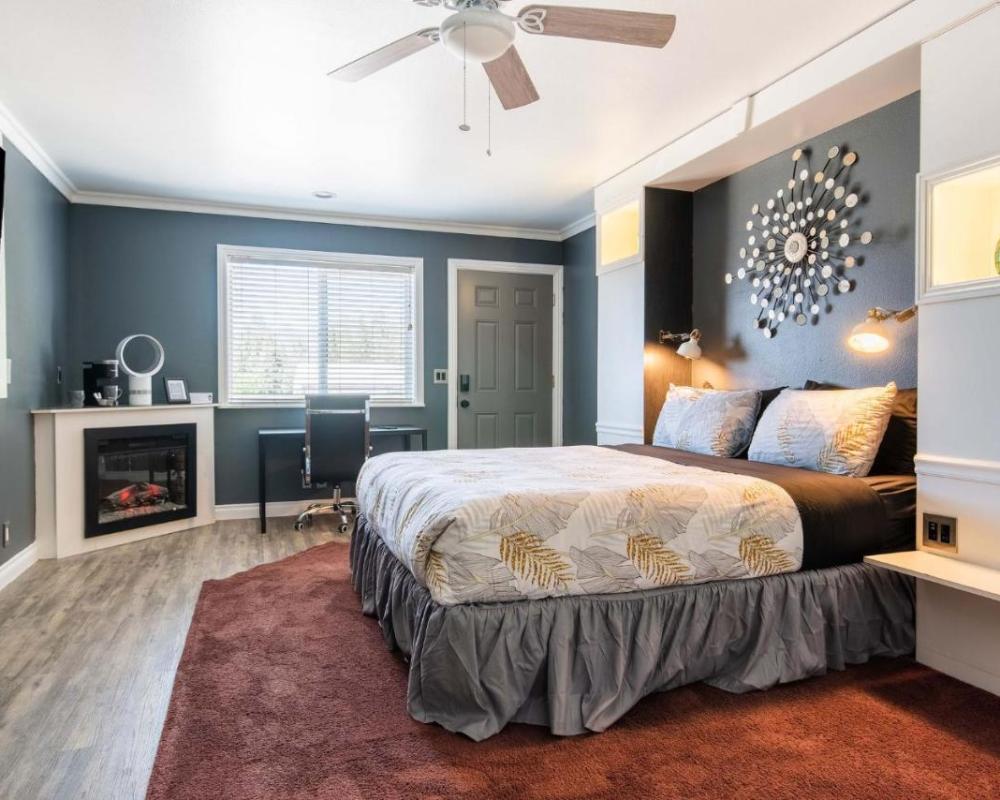 фото Big Bear Spa Suites