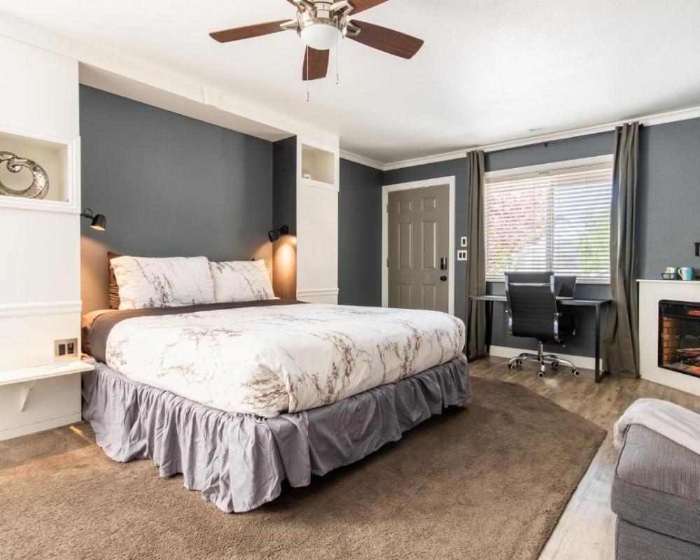 фото Big Bear Spa Suites