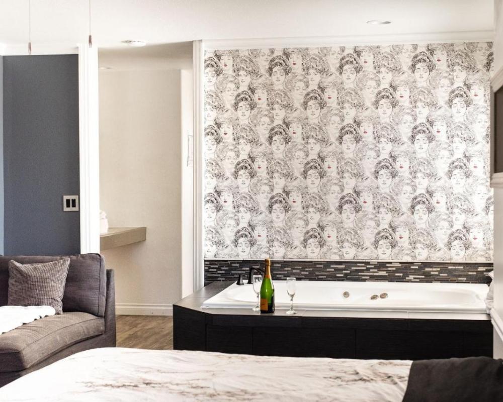 фото Big Bear Spa Suites