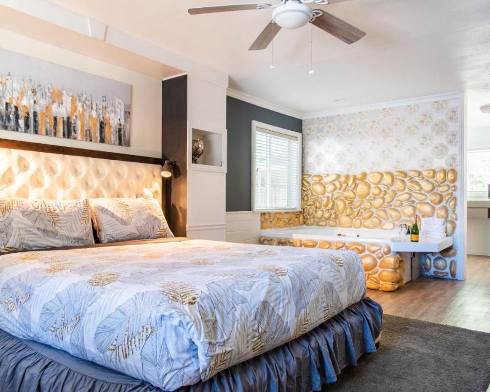 фото Big Bear Spa Suites