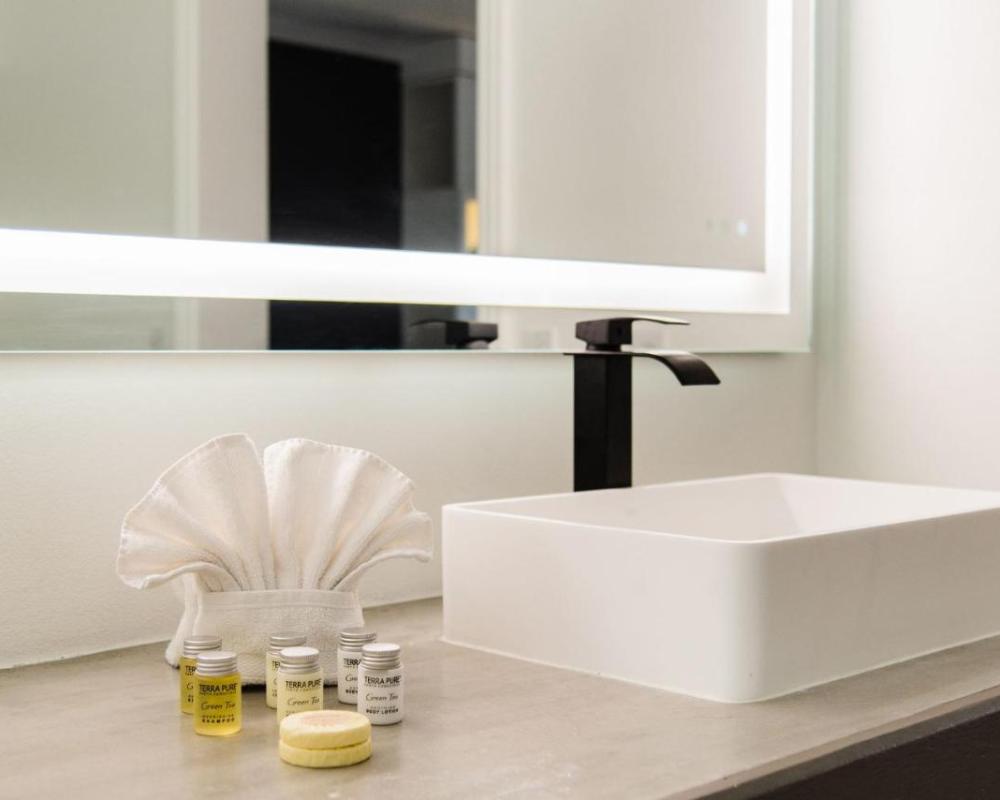 фото Big Bear Spa Suites