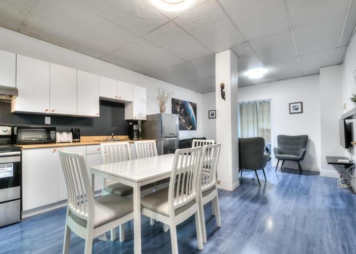100 METERS to SUBWAY - Montcalm condos