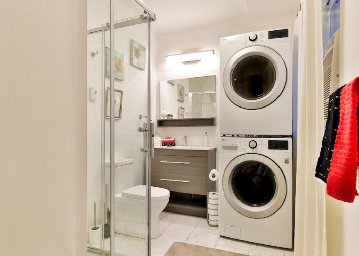100 METERS to SUBWAY - Montcalm condos