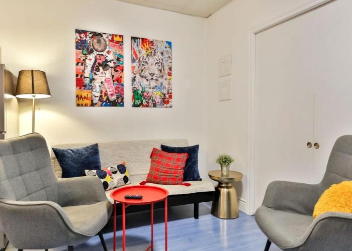 100 METERS to SUBWAY - Montcalm condos