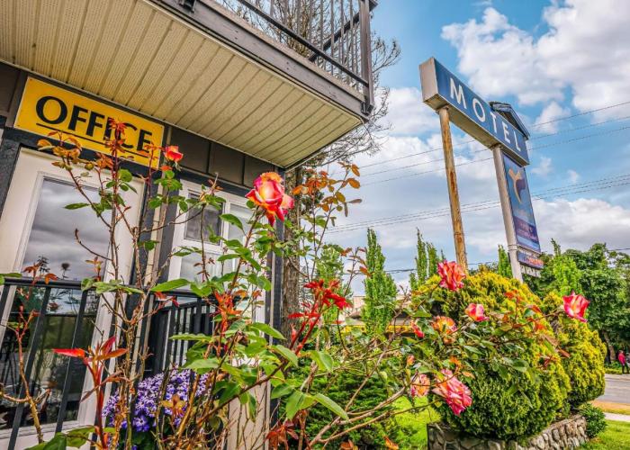 Bluebird Motel