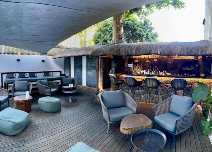 Guest House Hôtel Restaurant et Bar à Cocktails Sous Le Badamier