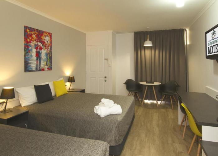 Glenmore Palms Motel