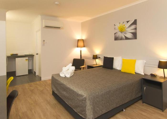 Glenmore Palms Motel