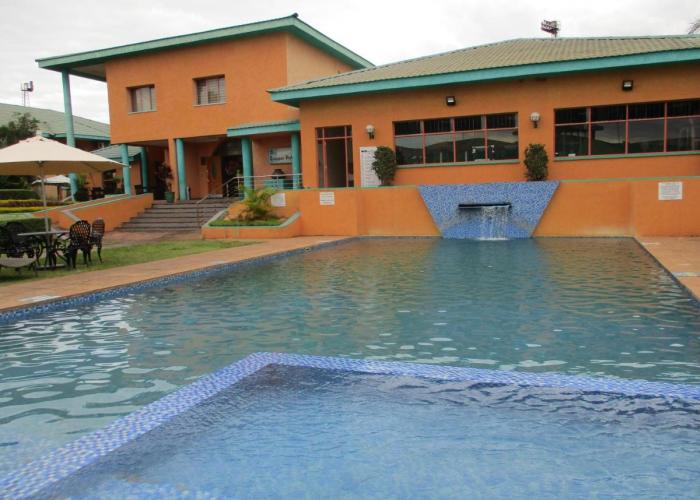 Crossroads Hotel