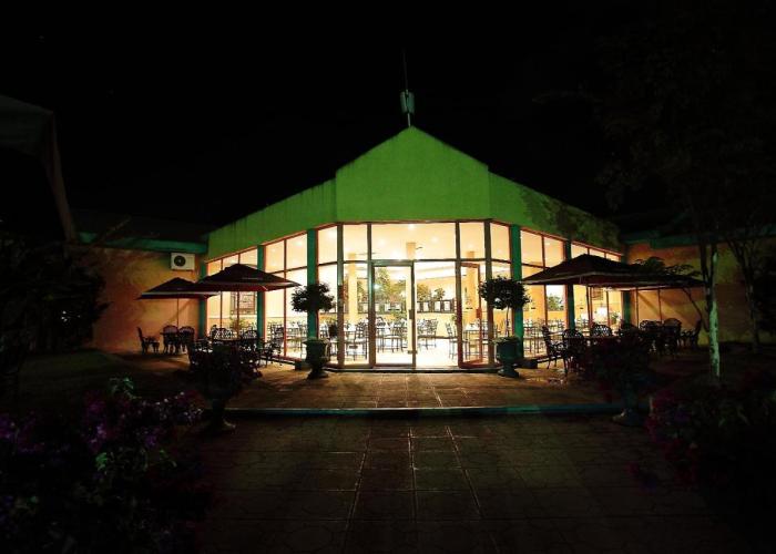 Crossroads Hotel