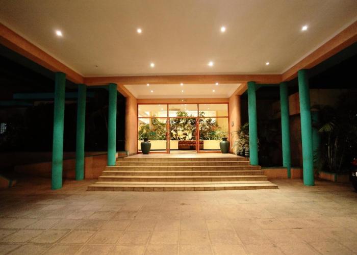 Crossroads Hotel