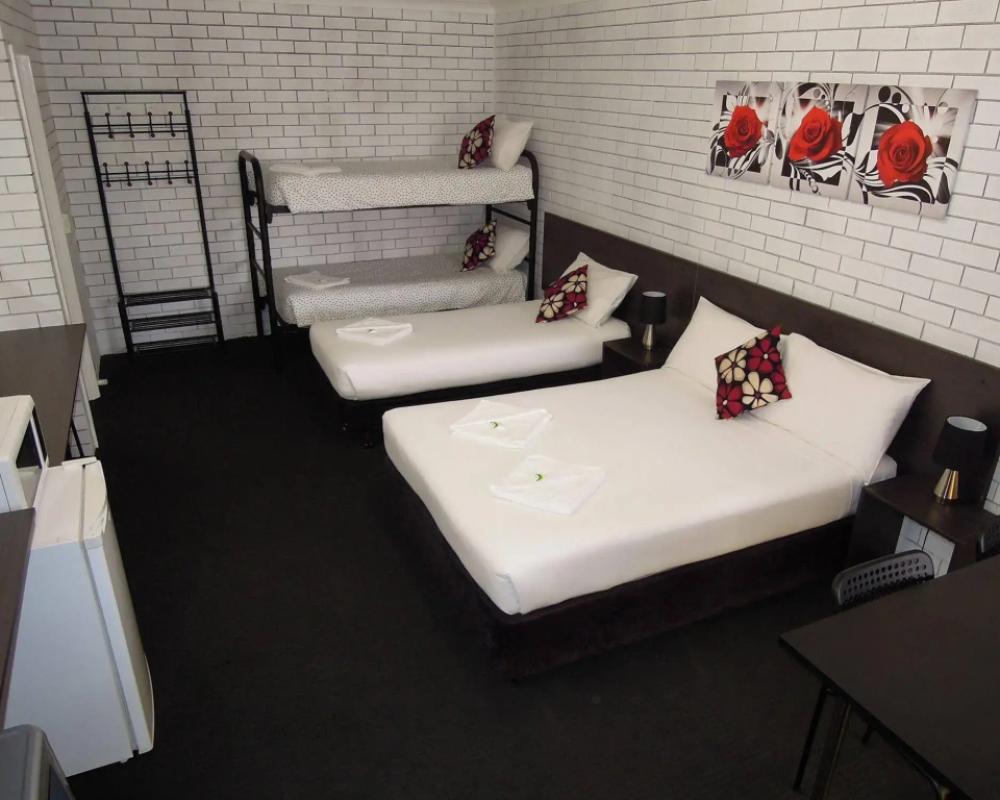 фото Jackaroo Apartments