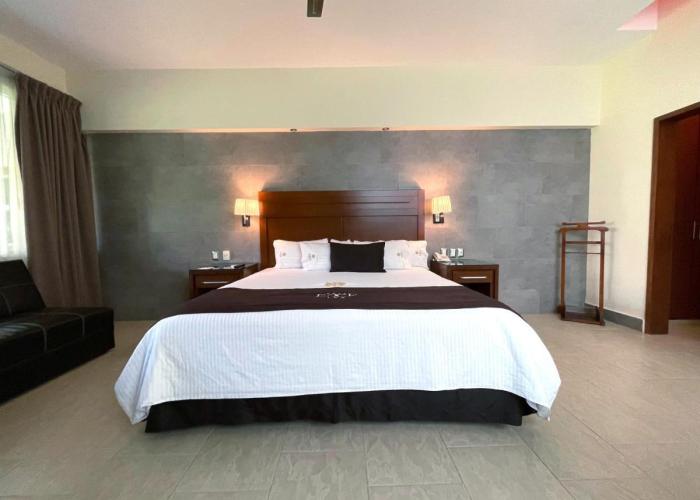 Hotel Ecce Inn & Spa