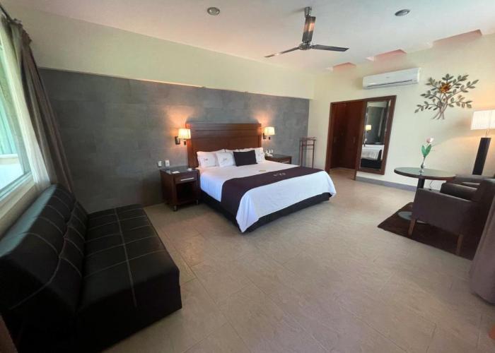 Hotel Ecce Inn & Spa