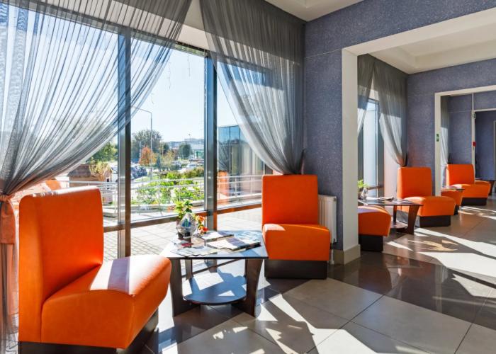 Hotel East Time