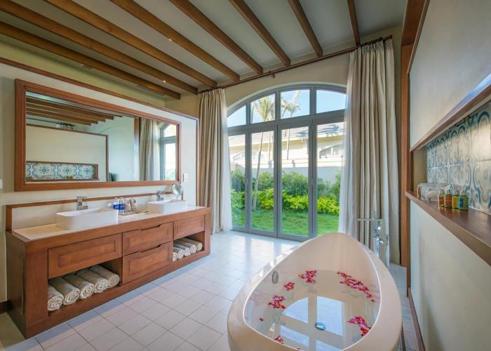 FLC Luxury Hotel Samson