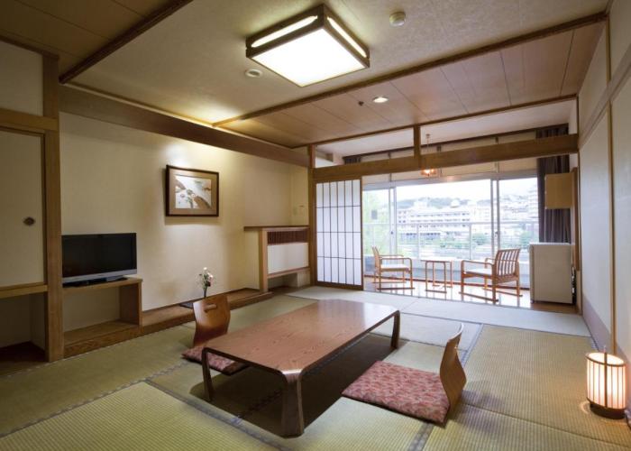 Ryokans 琵琶湖グランドホテル京近江