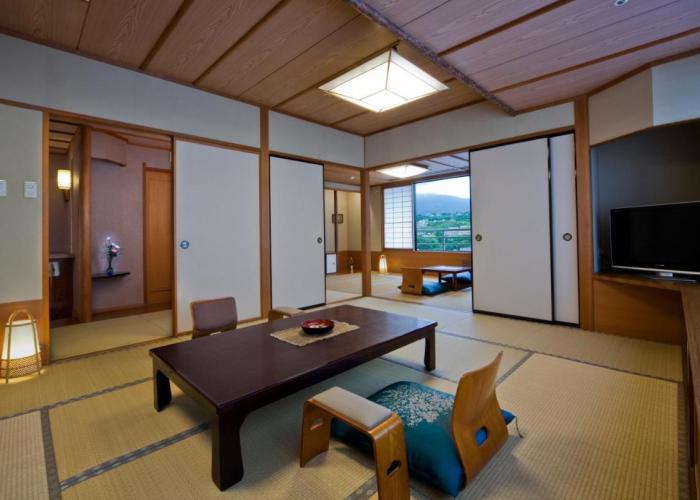 Ryokans 琵琶湖グランドホテル京近江