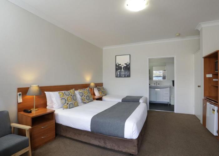 Cadman Motor Inn and Apartments