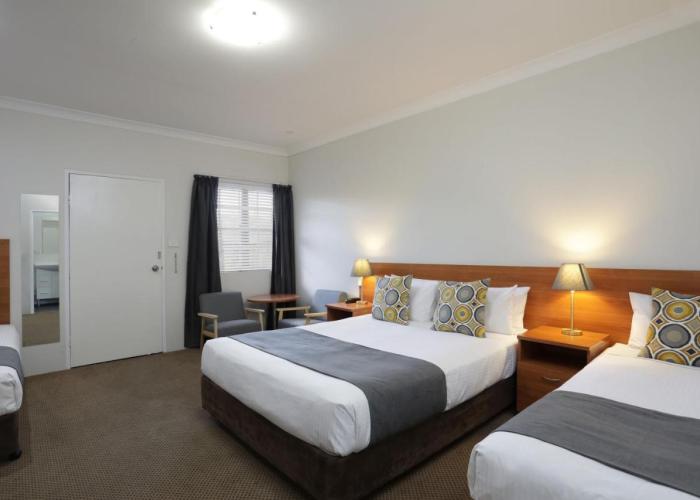 Cadman Motor Inn and Apartments