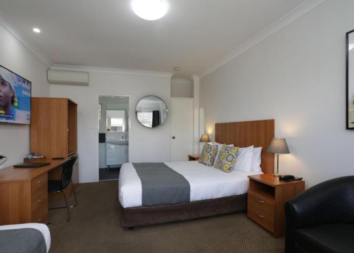 Cadman Motor Inn and Apartments