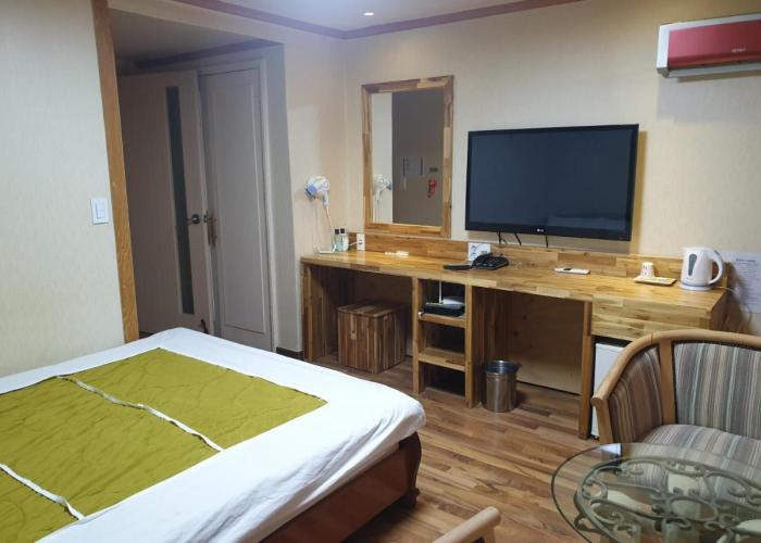 Green and Blue Hotel