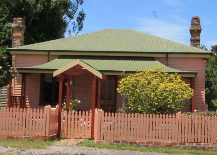 Kerrellie Cottages 2, 4 & 8 Reid Street