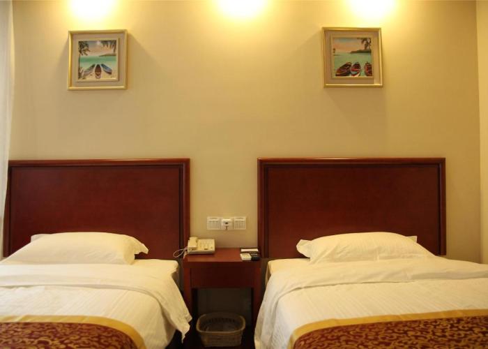 GreenTree Inn JiangSu ZhenJiang DingMao Industrial Park WoDe Square Express Hotel