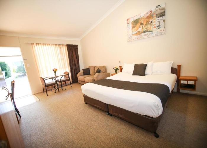 Roma Explorers Inn