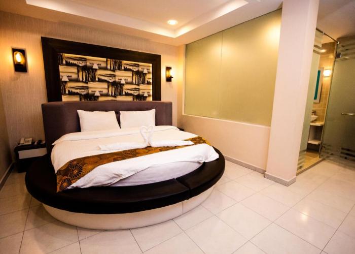 Louis Hotel