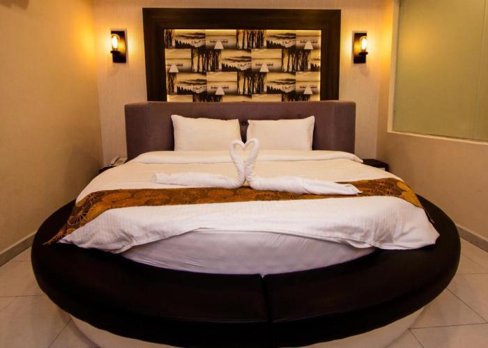 Louis Hotel