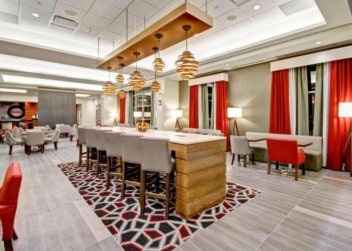 Hampton Inn & Suites - Medicine Hat