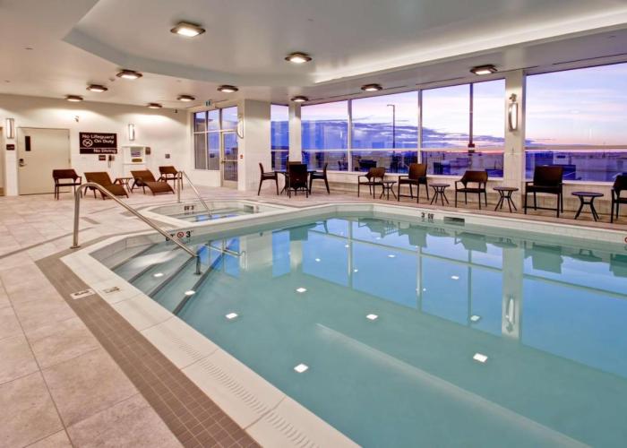 Hampton Inn & Suites - Medicine Hat