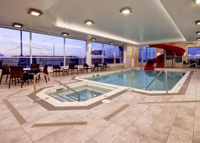 Hampton Inn & Suites - Medicine Hat