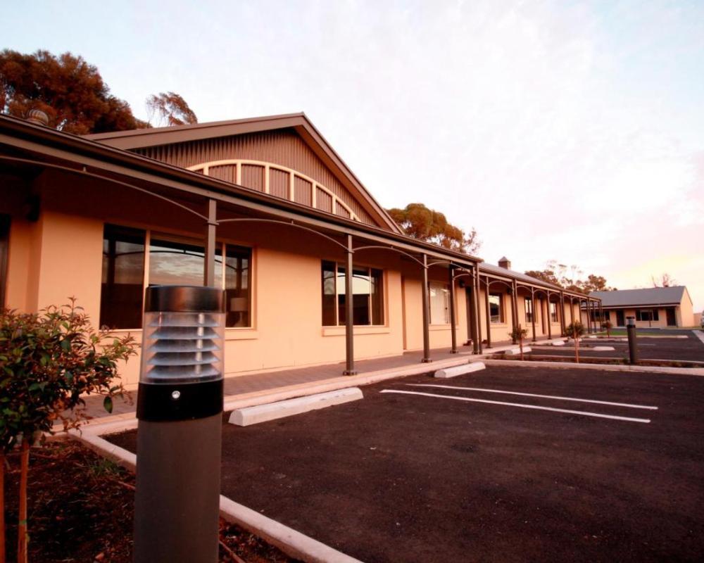 Sundowner Motel Hotel