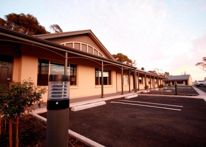 Sundowner Motel Hotel