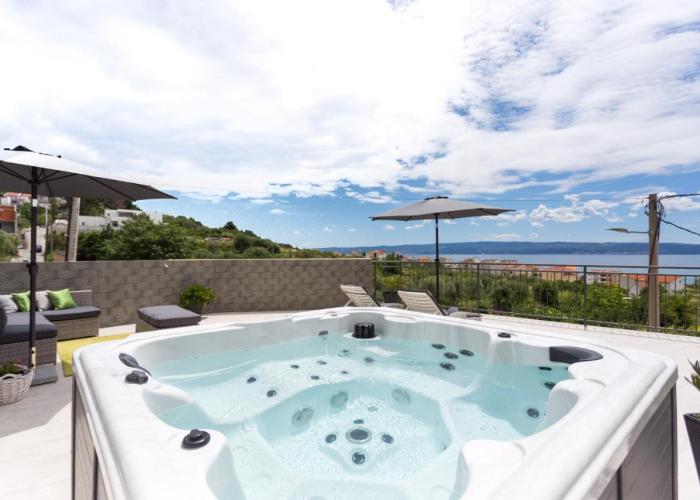 Apartments Lidija - sea view apartment with exclusive right of using hot tub or split level apartment with exclusive right of using pool